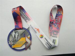 zdjęcie medalu na 14 półmaraton dąbrowski