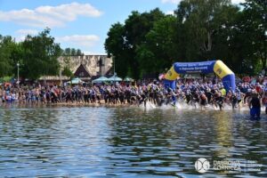 Zdjęcie ze startu Triathlonu Dąbrowskiego w 2017 roku