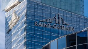 Zdjęcie budynku z logiem Saint-Gobain