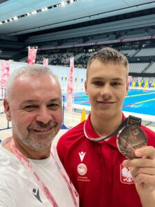 Wojtek Witecki z trenerem