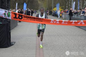 1 miejsce: Tonui Albert Kipkorir - 01:05:27
